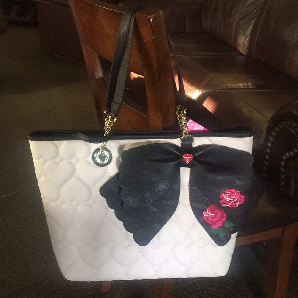 Betsey Johnson tote w/pouch. NWT
